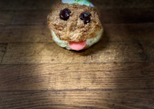 Fløde fastelavnsbolle m/ hindbærmarmelade/ creme/ fløde.