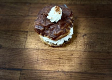 Flødefastelavnsbolle m/ nougat, creme, fløde.